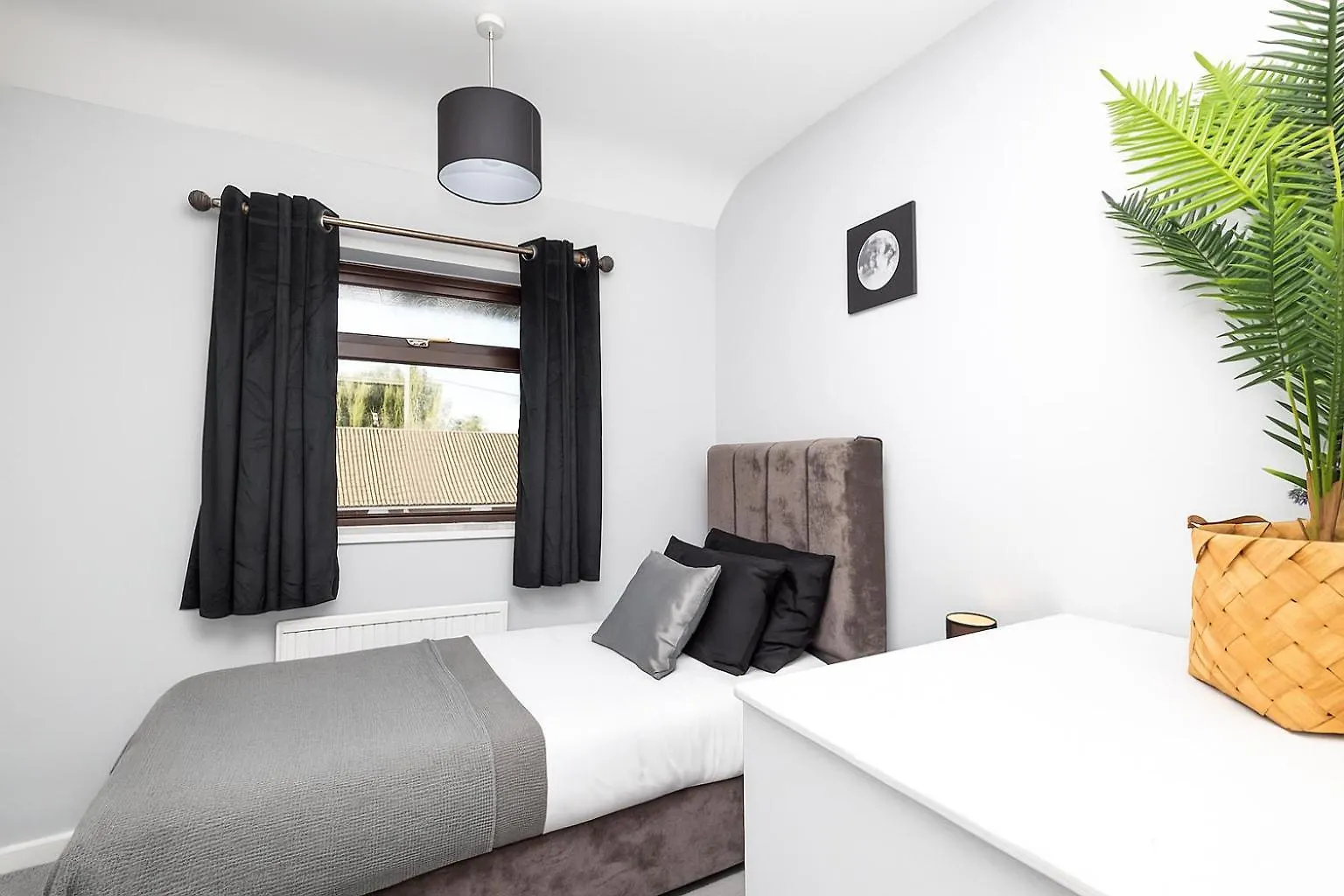 Alt-Stay Leeds, M1 Junction 45 Skelton Lake - Ideal For Contractors - Parking & Fast Fibre Wi-Fi - Long Stays Welcome 0*, Λιντς